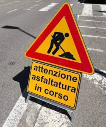 Lavori di bitumatura in Via Villanova