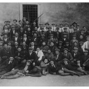 78 - Gruppo di giovani al premilitare nel periodo fascista