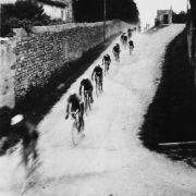 235 - Ciclisti in discesa da San Michelin