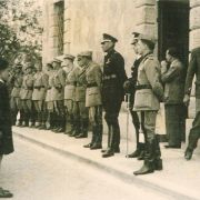 482. MILITARI DAVANTI AL MUNICIPIO DI SOMMACAMPAGNA