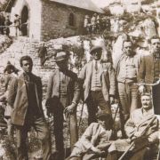 325. GRUPPO DI AMICI