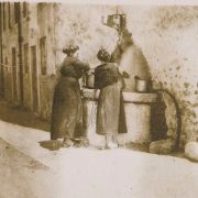 343. DONNE AL POZZO IN VIA PASQUETTI 1917
