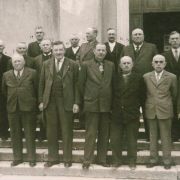 400.  GRUPPO DI AMICI