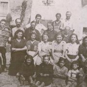 416. GRUPPO FAMILIARE IN CORTE
