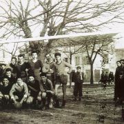 543. CALCIATORI IN POSA